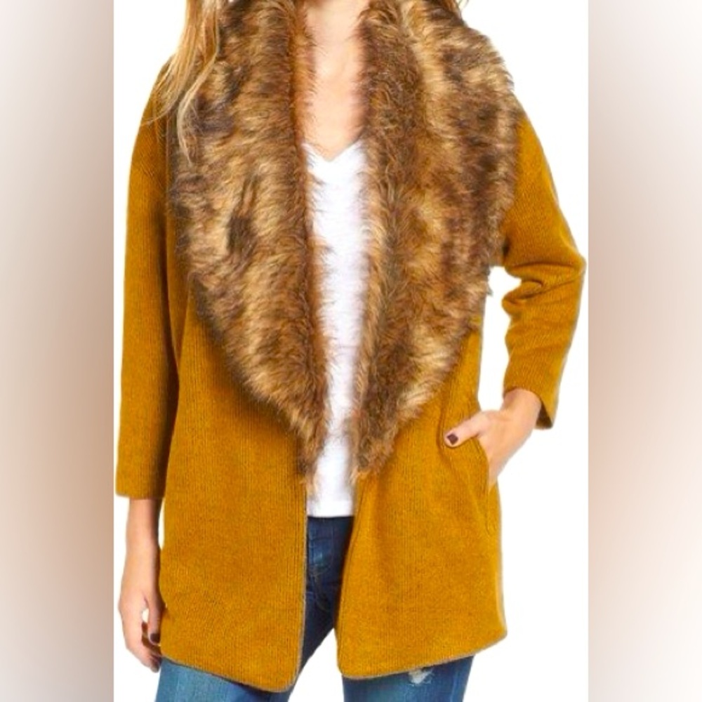 Leith by Nordstrom Women's Sweater with Faux Fur Detachable Collar!